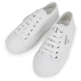 Prada Lackleder-Sneaker Weiß