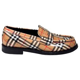 Burberry Mocassins planos bege Marrom