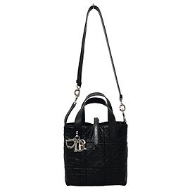 Dior Kleine zerknitterte vertikale Tragetasche schwarz Schwarz