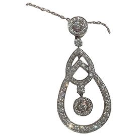 Collana Boucheron in platino e diamanti a forma di goccia 2.07 ct Argento