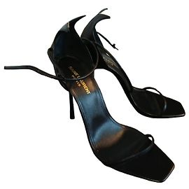 Saint Laurent Riemchenpumps aus Leder Schwarz Schwarz