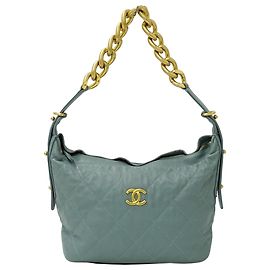 Sac à main en cuir matelassé vert Chanel Vert