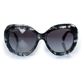 Chanel, occhiali da sole oversize grigi Grigio