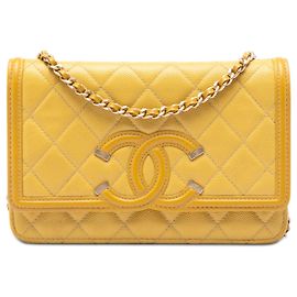 Cartera Chanel en Caviar Amarillo CC Filigrana con Cadena Amarillo