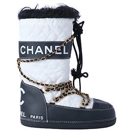Botas de Lua Chanel – Botas de Neve Matelassadas de Passarela com Detalhe em Corrente Preto Branco Areia