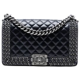 Chanel Old Medium Matelassé Glazed Pelle di vitello Borsa rotonda a catena Boy con patta Blu