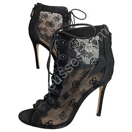 Botas de cano curto Guess em couro e tule 39 Outro