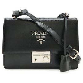 Clutch e bolsa de ombro em couro esmaltado preto Prada Preto