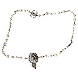 Colar Chanel Pérolas e Camélia em Cristais Prata Branco