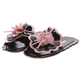 Miu Miu Lackleder-Sandalen Schwarz Pink