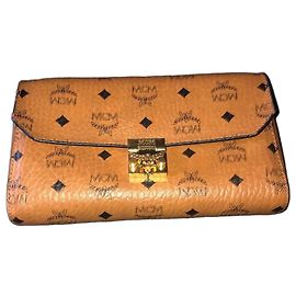 Clutch MCM Visetos em couro Marrom