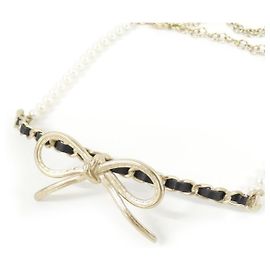 Collar de cuero con perlas falsas AB8496 de Chanel Negro