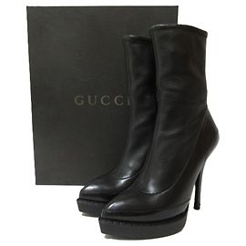 Bottines courtes à talons hauts en cuir à bout pointu Gucci Noir