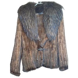 Autre Marque Corte dei Gonzaga Abrigo de Visón Marrón con Cuello de Zorro Castaño
