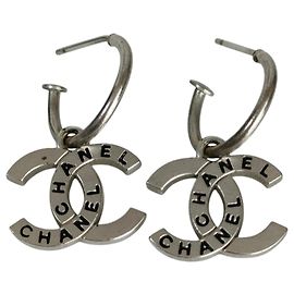Pendientes de aro de metal con el logo Coco de Chanel Plata