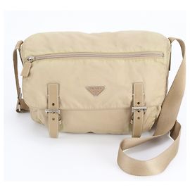 Bolsa de ombro de couro com logo triangular em nylon Tessuto da Prada Bege