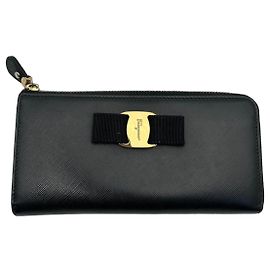 Salvatore Ferragamo Gancini Leather Zip-Around Wallet Black