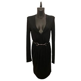 Vestido preto Tom Ford x Gucci com cinto de fivela Mors Outro
