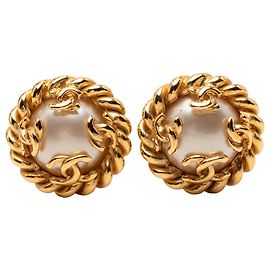 Brincos de pressão Chanel Gold CC banhados a ouro e pérolas falsas Branco Outro