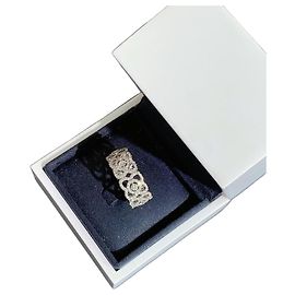 Anel De Beers Enchanted Lotus em Ouro Branco e Diamantes Prata