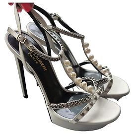 Saint Laurent Sandali Alice 105 in pelle bianca perle e catene Bianco