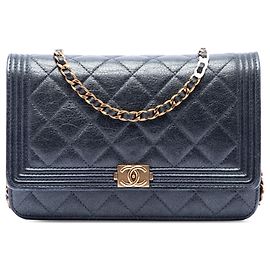 Carteira Chanel Boy com corrente em pele de vitelo metalizada acolchoada preta Preto