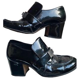 Zapatos de tacón Chanel charol negro Negro