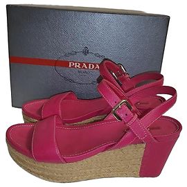 Sandali con zeppa Prada in pelle Saffiano Rosa