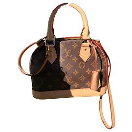 Louis Vuitton Monogram Alma BB Marrom