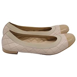Sapatilhas acolchoadas Stuart Weitzman em couro bege Bege