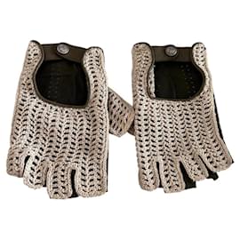 Pre-Owned Chanel Gloves | JoliCloset