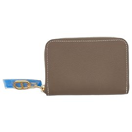 Hermès Zipengo Compact Chaine D'Ancre Card Case in Evercolor Etoupe Beige Light brown