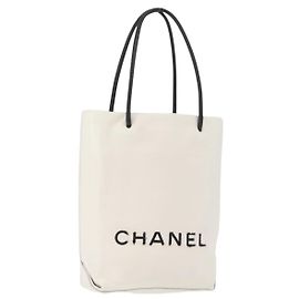 Sac à main CHANEL Essential en cuir blanc CC Auth 178954V Blanc
