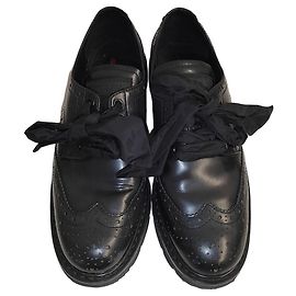 Prada Scarpe Stringate Derby Nero