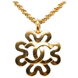 Collier pendentif à chaîne avec motif trèfle Chanel Coco Mark Doré