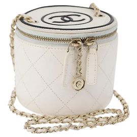Mini Vanity Case Chanel CC con cadena de piel de cordero acolchada Blanco