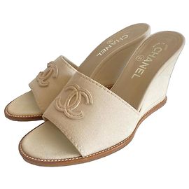 Chanel Mule con Zeppa Beige Beige