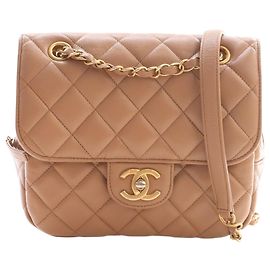 Chanel Bolsa transversal de caviar matelassê CC marrom Marrom Castanho claro