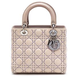Lady Dior en piel de cordero beige con pespuntes Cannage, tamaño Medium Beige