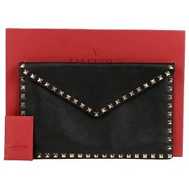 Valentino Garavani Clutch Envelope Rockstud Preto