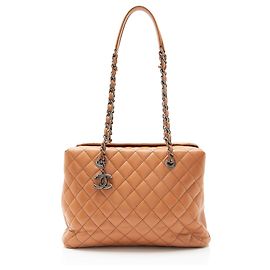 Tote City Small in pelle caviar Chanel Marrone