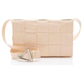 Bottega Veneta Bolsa Transversal Cassette em couro de bezerro Paper Rosa