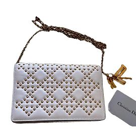 Sac Dior Wallet on Chain Studded en cuir Blanc Écru Blanc cassé Bijouterie dorée