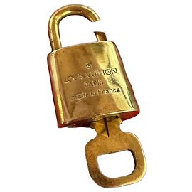 Louis Vuitton Cadenas doré avec sa clé Doré Bijouterie dorée