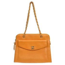 Chanel Vintage em Couro Medium com Bolso Frontal Laranja