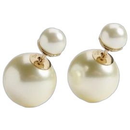 Christian Dior Boucles d'oreilles Blanc cassé