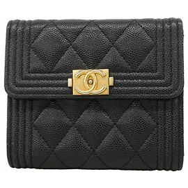 Portafoglio Boy Chanel in pelle di vitello martellata nera Nero