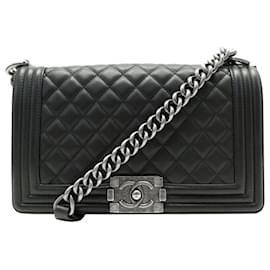BOLSO CHANEL BOY MEDIUM A67086 DE CUERO MATELASSÉ CON CORREA Negro