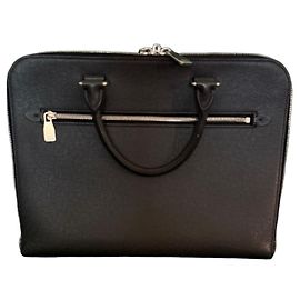 Valigetta in pelle Taiga Louis Vuitton Nero
