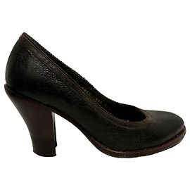 Dries Van Noten Scarpins clássicos castanhos com bico amendoado Castanho escuro